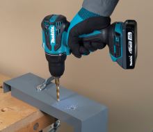 MAKITA Aku příklepový šroubovák Li-ion LXTB 18V/2,0 Ah (2)