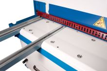 Metallkraft  Elektrické nůžky na plech MTBS 3130-30 B s programovatelným zadním dorazem (2)