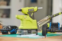 RYOBI RGLM18-0 18V Akumulátorová kompaktní lepící pistole (1)