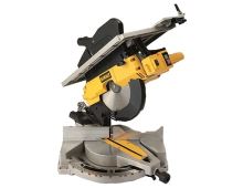 DEWALT D27113 Kombinovaná stolová a kapovací pokosová pila 305mm DEWALT D27113 Kombinovaná stolová a kapovací pokosová pila 305mm