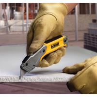 DEWALT DWHT10046  nůž se zasouvací čepelí (2)