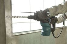 MAKITA Kombinované kladivo s výměnným sklíčidlem a AVT 3,9J,1050W (2)