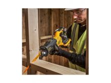 DeWALT DCS382N aku mečová šavlová pila ocaska 18V XR bez aku a nabíječky v kartonu (1)